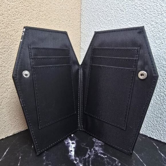 🎃 Gothic Coffin-shaped Women's Wallet (NWOT)‎ - Picture 2 of 4